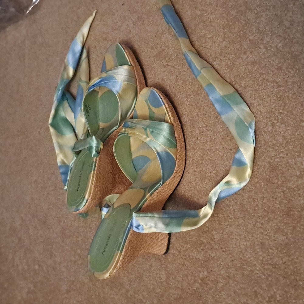 Amanda Smith, 8 1/2, yellow blue & green